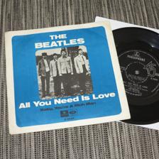 Tumnagel för auktion "Beatles - All you need is love  Mörkblå  Svensk / UK   1 : a press EX+"