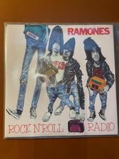 Tumnagel för auktion "Ramones - Rock n´Roll radio. Klassisk punk från 80. Producent Phil Spector."