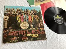 Tumnagel för auktion "The Beatles - Sgt. Pepper's Lonely Hearts Club Band I fint skick"