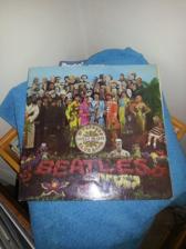 Tumnagel för auktion "LPThe Beatles Parlophone PMC 7027 Sgt.Pepper's Lonely Hearts Club Band UK 1967"