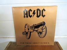 Tumnagel för auktion "AC/DC FOR THOSE ABOUT TO ROCK AC DC VINYL LP 1981"