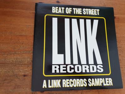 Tumnagel för auktion "V. A. - LP - Beat of the street (Sham 69, Cock Sparrer, Ruts, Business m fl)"