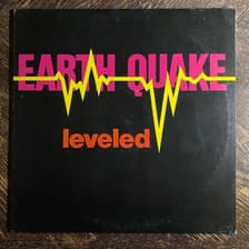 Tumnagel för auktion "EARTH QUAKE - Leveled 1977. AOR. GARAGE. Prog-rock. New Wave. LP"