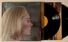 Tumnagel för auktion "ADELE 30 - 2021 KANONSKICK R&B Soul pop rock skiva LP vinyl"