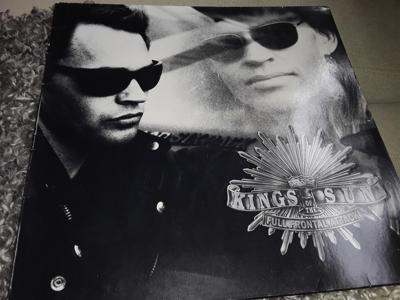 Tumnagel för auktion "KINGS OF THE SUN- Full Frontal Attack -90 Aussie Heavy Sleaze rock White Trash"