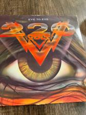 Tumnagel för auktion "220 Volt – Eye To Eye"