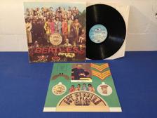 Tumnagel för auktion "The Beatles - Sgt. Peppers Lonely Hearts Club Band Ita press-67/76 !!!!!"