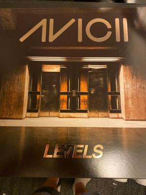 Tumnagel för auktion "AViCii - LEVELS Limited Edition Vinyl"