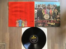 Tumnagel för auktion "Sgt. Pepper's Lonely Hearts Club Band - ENGELSK PRESSNING - 1967 - VG+ / VG"