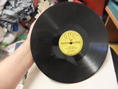 Tumnagel för auktion "ELVIS PRESLEY SUN 210 78 RPM GOOD ROCKIN TONIGTH-I DONT CARE ORGINAL RARE"