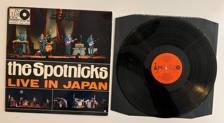 Tumnagel för auktion "SPOTNICKS live in japan LP - instro instrumental rock pop 1 kr utrop"