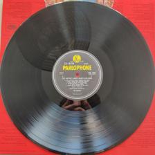 Tumnagel för auktion "Sgt. Peppers Lonely Hearts Club Band Vinyl"