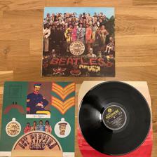 Tumnagel för auktion "Beatles - Sgt. Pepper’s Lonely Hearts Club Band MONO 1967"