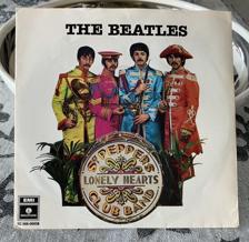 Tumnagel för auktion "THE BEATLES. St PEPPERS LONELY HEARTS CLUB BAND+ 2"