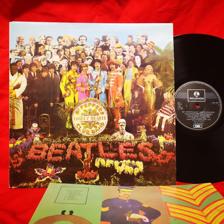 Tumnagel för auktion "the Beatles Sgt. Peppers Lonely Hearts Club Band 1967 vinyl LP Utvikbart konvol"