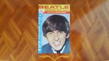 Tumnagel för auktion "GEORGE HARRISON BEATLES BROSCHYR BOOKLET POP ROCK MUSIK"