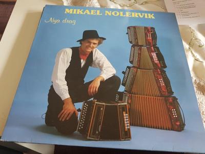 Tumnagel för auktion "Lp Mikael Nolervik: Nya drag"