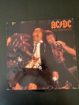 Tumnagel för auktion "AC/DC Live ” If you want blood ”, signerad innan gig på Göta Lejon 1978."