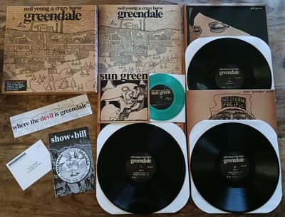 Tumnagel för auktion "Neil Young & Crazy Horse / Greendale / Reprise - Vapor Records /3 LP + 7'' BOX"