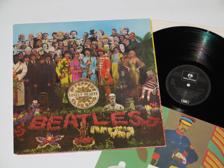 Tumnagel för auktion "The Beatles / Sgt Pepper's Lonely Hearts   Svensk original 70-tals  MINT-"