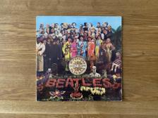 Tumnagel för auktion "The Beatles – Sgt. Pepper's Lonely Hearts Club Band LP"