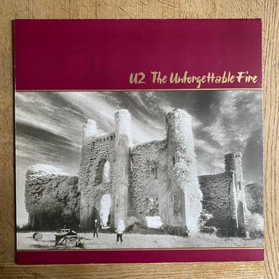 Tumnagel för auktion "U2 - The Unforgettable Fire LP"