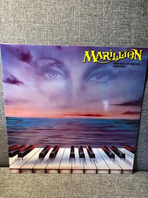 Tumnagel för auktion "Marillion - Fish Out of Water, Part 1 (Lounging Records, 1986) LP i fint skick."