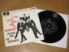 Tumnagel för auktion "Freddie & The Dreamers - If you gotta make a fool of somebody UK 1: a Press EP"