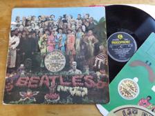 Tumnagel för auktion "The Beatles "Sgt. Peppers Lonely Hearts Club Band""