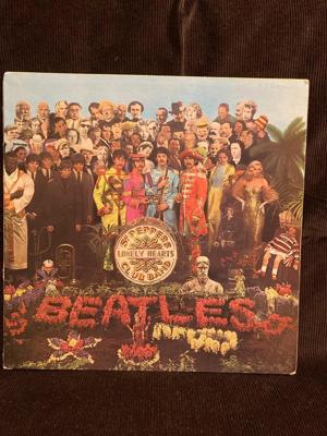 Tumnagel för auktion "The Beatles: Sgt. Peppers Abbey Revolver (3LP)"