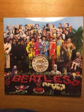 Tumnagel för auktion "The Beatles: Sgt. Peppers Lonely Hearts Club Band (2 LP)"