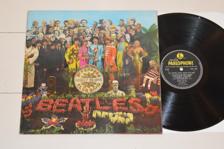 Tumnagel för auktion "BEATLES - Sgt Peppers Lonely Hearts ***UK GUL PARLOPHONE***"