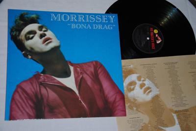 Tumnagel för auktion "MORRISSEY (The Smiths) - BONA DRAG - 1990 LP med inner"