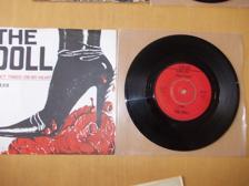 Tumnagel för auktion "The Doll 7”; UK KBD Punk rock – Beggars Banquet – ”Trash”"