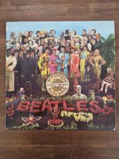 Tumnagel för auktion "The Beatles - Sgt. Pepper's Lonely Hearts Club Band. UK 1967 med insert!"