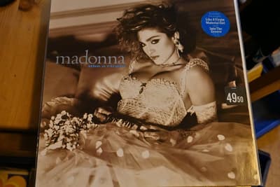 Tumnagel för auktion "Madonna – Like A Virgin Sire – 925 181-1 aldrig öppnad"