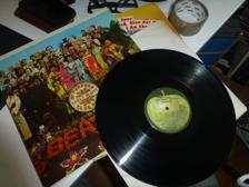 Tumnagel för auktion "Beatles - Sgt Peppers Lonely Hearts Club Band  -  LP på vinyl  Apple SMAS 2653"