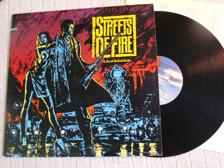 Tumnagel för auktion "STREETS OF FIRE, A rock & roll fable - LP 1984 med innerpåsen"