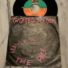 Tumnagel för auktion "Twisted Sister - Leader of the pack / I wanna rock 7""