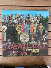 Tumnagel för auktion "BEATLES - SGT. PEPPER´S LONELY HEARTS CLUB BAND (LP) SVENSK ca 1978 PRESS"