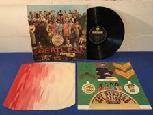 Tumnagel för auktion "The Beatles - Sgt. Pepper’s Lonely Hearts Club Band UK Orig-67 KOMPLETT !!!!!"