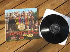 Tumnagel för auktion "LP: THE BEATLES: &quot; SGT. PEPPER'S LONELY HEARTS CLUB BAND &quot; "