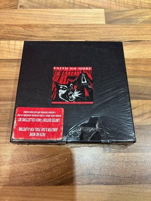 Tumnagel för auktion "Faith No More - King For A Day 7 x Vinyl 7" box sealed lim.edition"