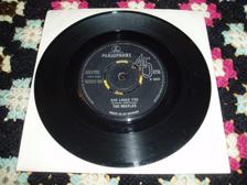 Tumnagel för auktion "BEATLES SHE LOVES YOU  Decca kontrakt press UK -63"