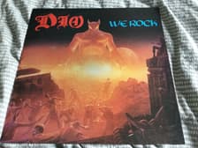 Tumnagel för auktion "Dio - We Rock, 12” Vinyl maxi"