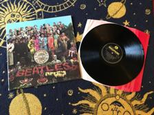 Tumnagel för auktion "BEATLES Sgt. Pepper's Lonely Hearts Club Band (Parlophone - PMC 7027) UK Mono"