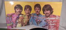 Tumnagel för auktion "The Beatles - Sgt. Pepper's Lonely Hearts Club Band Tidig press Uk"