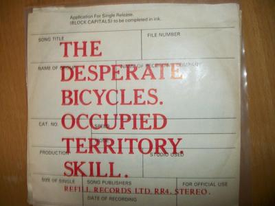 Tumnagel för auktion "Desperate Bicycles 7"; UK DIY Punk; Privat release, "Occupied Territory + Skill""