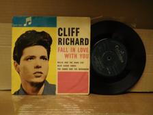 Tumnagel för auktion "CLIFF RICHARD - FALL IN LOVE WITH YOU - DANSK PRESS"