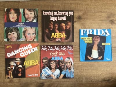 Tumnagel för auktion "ABBA / 5 singlrs from France"